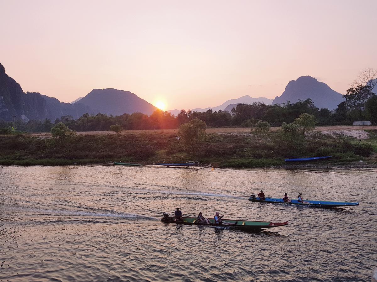 Simon Riverside Hotel Vang Vieng Esterno foto