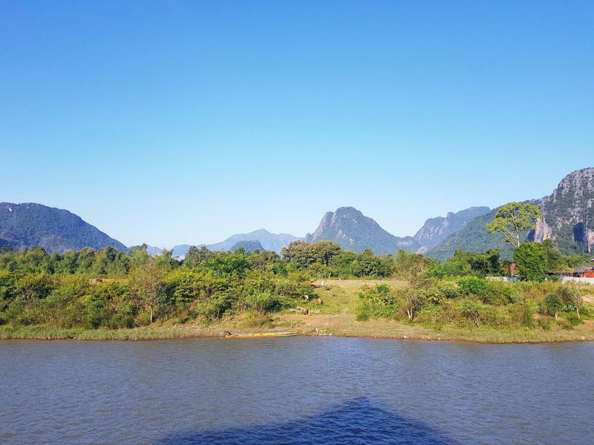 Simon Riverside Hotel Vang Vieng Esterno foto